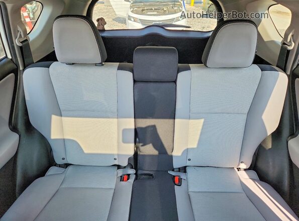 2T3RFREV8JW847246 2018 TOYOTA RAV4 White უკანა სავარძლების ხედი