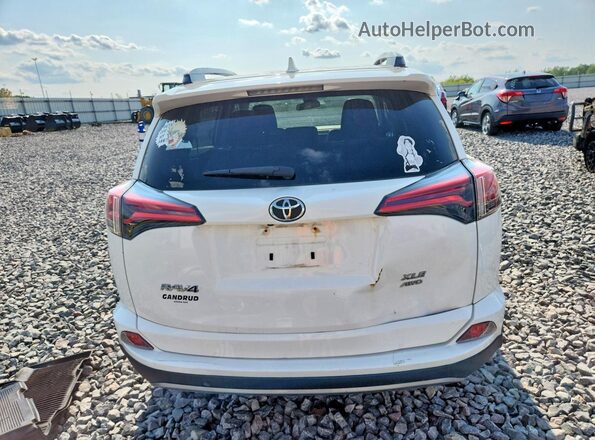 2T3RFREV8JW847246 2018 TOYOTA RAV4 White უკანა ხედი