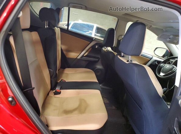 2T3RFREV9GW533467 2016 TOYOTA RAV4 Красный Вид задней части салона