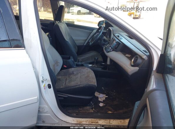 2T3RFREV9HW564218 2017 TOYOTA RAV4 White Вид салону спереду