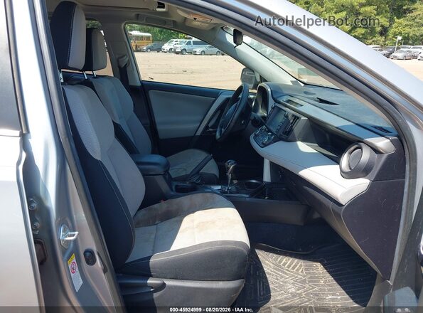 2T3RFREV9JW715239 2018 TOYOTA RAV4 Silver Вид салону спереду