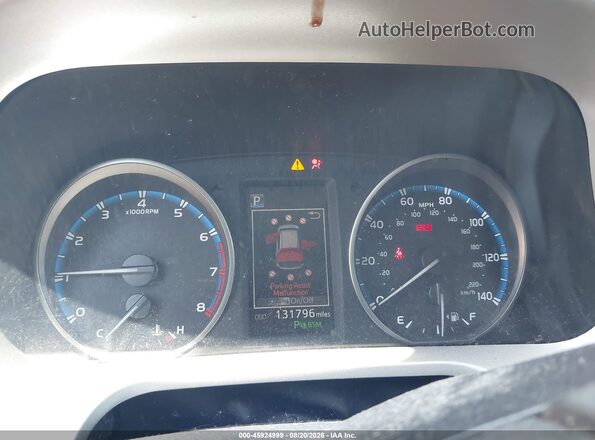 2T3RFREV9JW715239 2018 TOYOTA RAV4 Silver Вид задніх сидінь