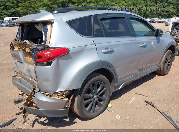 2T3RFREV9JW715239 2018 TOYOTA RAV4 Silver Задня права чверть