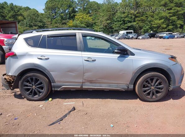 2T3RFREV9JW715239 2018 TOYOTA RAV4 Silver Вид задньої частини салону