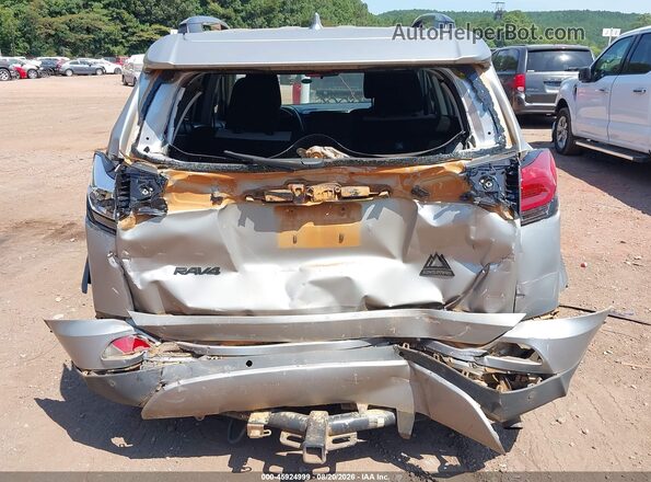 2T3RFREV9JW715239 2018 TOYOTA RAV4 Silver 