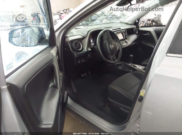 2T3RFREV9JW789566 2018 TOYOTA RAV4 Silver წინა სალონის ხედი