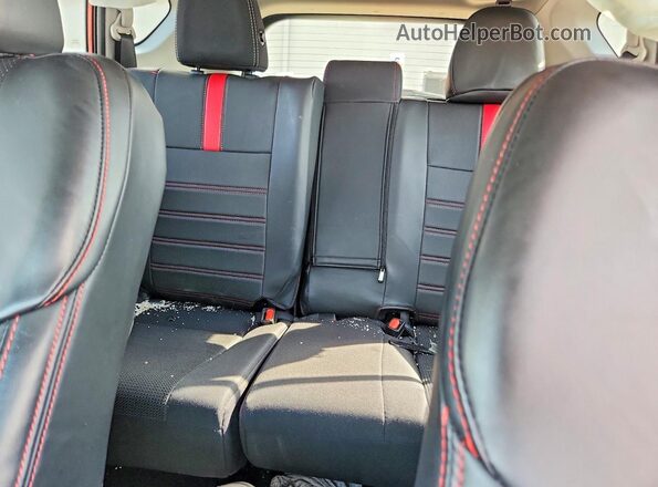 2T3RFREVXJW835972 2018 TOYOTA RAV4 Red Вид задніх сидінь
