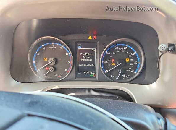 2T3RFREVXJW835972 2018 TOYOTA RAV4 Red Вид щитка приладів