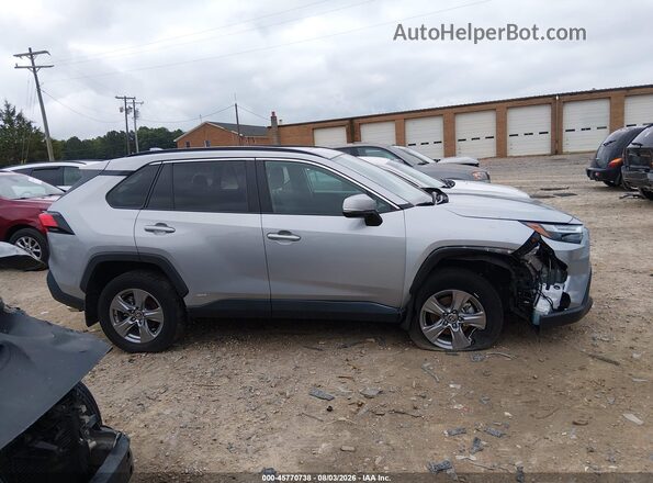 2T3RWRFV3RW243758 2024 TOYOTA RAV4 HYBRID Серебряный Вид задней части салона