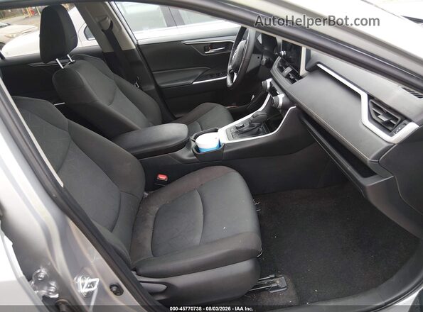 2T3RWRFV3RW243758 2024 TOYOTA RAV4 HYBRID Серебряный Вид салона спереди