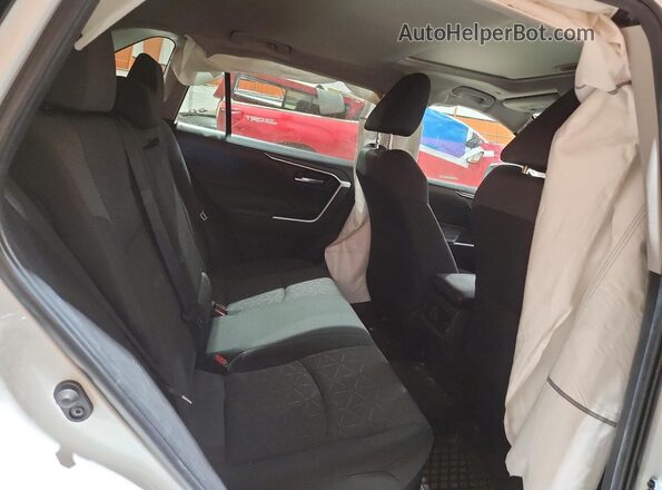 2T3RWRFV6RW199982 2024 TOYOTA RAV4 White Widok wnętrza z tyłu