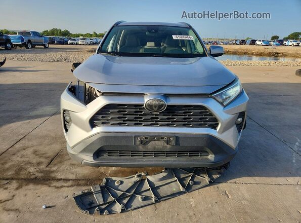 2T3W1RFV0KW018317 2019 TOYOTA RAV4 Серебряный Вид спереди