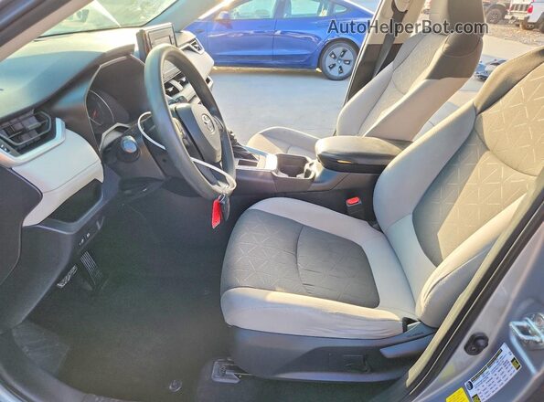 2T3W1RFV0KW018317 2019 TOYOTA RAV4 Серебряный Вид салона спереди