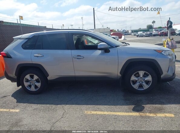 2T3W1RFV0MC112038 2021 TOYOTA RAV4 Silver Widok wnętrza z tyłu