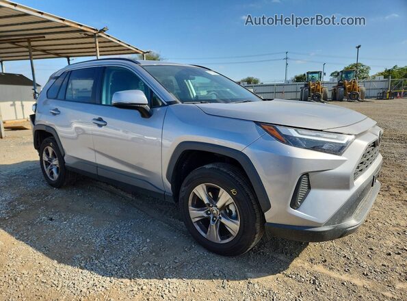 2T3W1RFV0RC266742 2024 TOYOTA RAV4 Silver Przód prawy