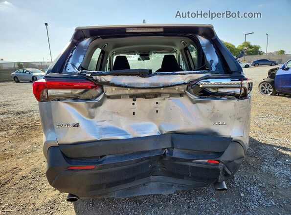 2T3W1RFV0RC266742 2024 TOYOTA RAV4 Silver Widok z tyłu