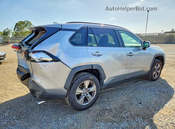 2T3W1RFV0RC266742 2024 TOYOTA RAV4 Silver Tył prawy