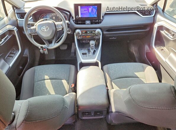 2T3W1RFV0RC266742 2024 TOYOTA RAV4 Silver Widok deski rozdzielczej