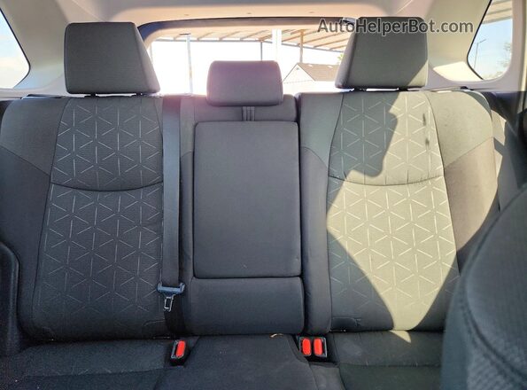 2T3W1RFV0RC266742 2024 TOYOTA RAV4 Silver Widok tylnych siedzeń
