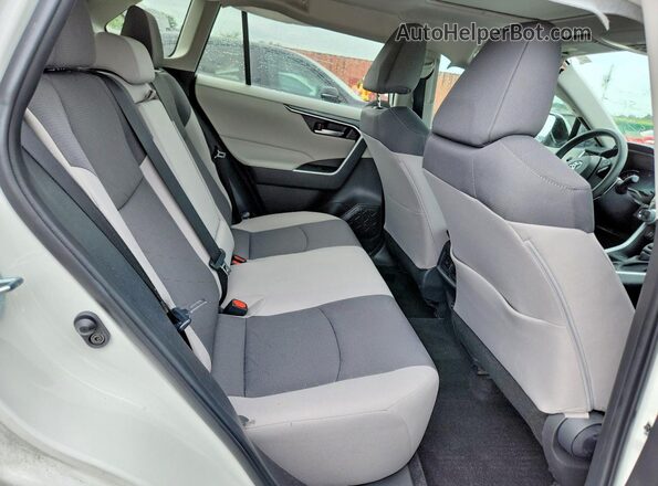 2T3W1RFV2RC301104 2024 TOYOTA RAV4 White Widok wnętrza z tyłu