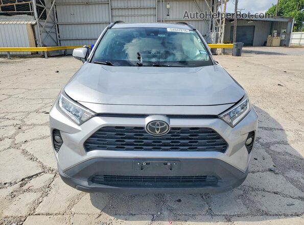 2T3W1RFV6MC126770 2021 TOYOTA RAV4 Серебряный Вид спереди