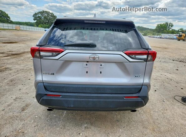 2T3W1RFV6MC143116 2021 TOYOTA RAV4 Silver Widok z tyłu