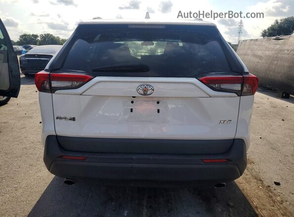 2T3W1RFV6NC188543 2022 TOYOTA RAV4 White Widok z tyłu