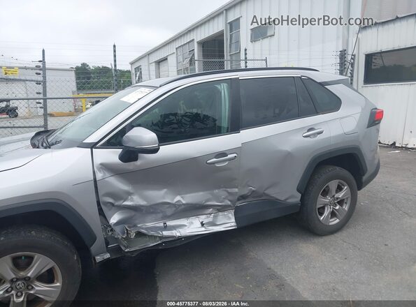 2T3W1RFV6NC195525 2022 TOYOTA RAV4 Silver Դիմացի տեսք