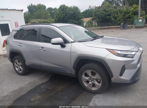2T3W1RFV6NC195525 2022 TOYOTA RAV4 Silver Սալոնի հետևի տեսք