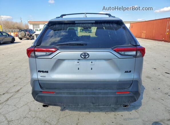 2T3W1RFV7PC238935 2023 TOYOTA RAV4 Silver Widok z tyłu
