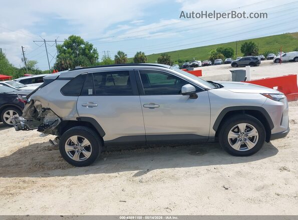 2T3W1RFV7PW258326 2023 TOYOTA RAV4 Silver Vista interior trasera