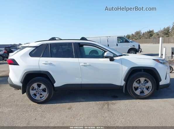 2T3W1RFV8SW386776 2025 TOYOTA RAV4 White Vista interior trasera