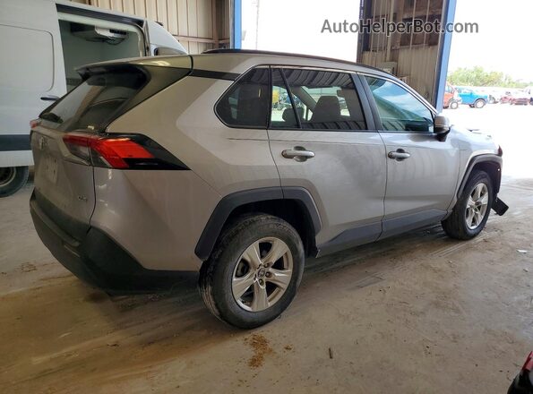 2T3W1RFV9MC168947 2021 TOYOTA RAV4 Silver Հետևի աջ
