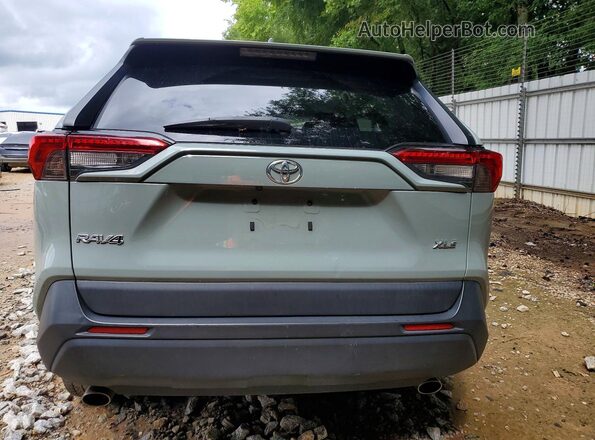2T3W1RFV9NW205768 2022 TOYOTA RAV4 Серебряный Вид сзади