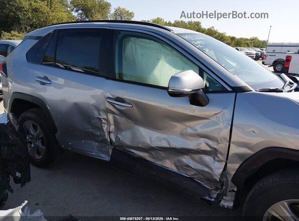 2T3W1RFVXSW380574 2025 TOYOTA RAV4 Silver Front view