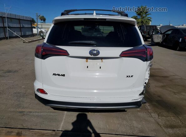2T3WFREV1HW400397 2017 TOYOTA RAV4 White Widok z tyłu