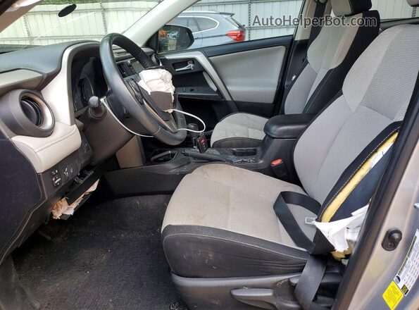 2T3WFREV1HW403879 2017 TOYOTA RAV4 Серебряный Вид салона спереди