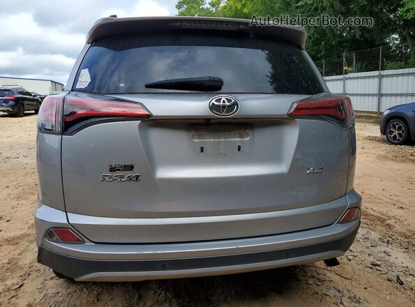 2T3WFREV1HW403879 2017 TOYOTA RAV4 Серебряный Вид сзади