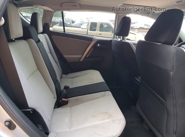 2T3WFREV1HW403879 2017 TOYOTA RAV4 Серебряный Вид задней части салона