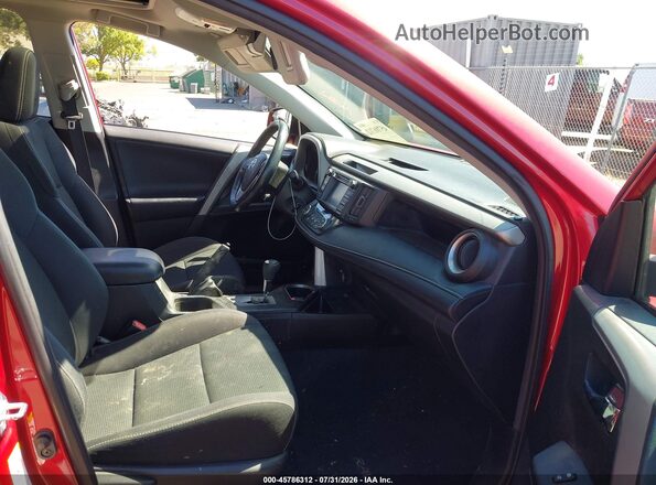 2T3WFREV2HW371234 2017 TOYOTA RAV4 Red Widok wnętrza z przodu