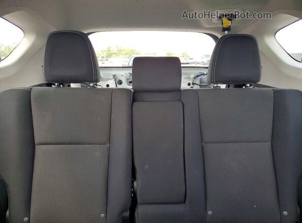 2T3WFREV2HW380273 2017 TOYOTA RAV4 White Rear seats view