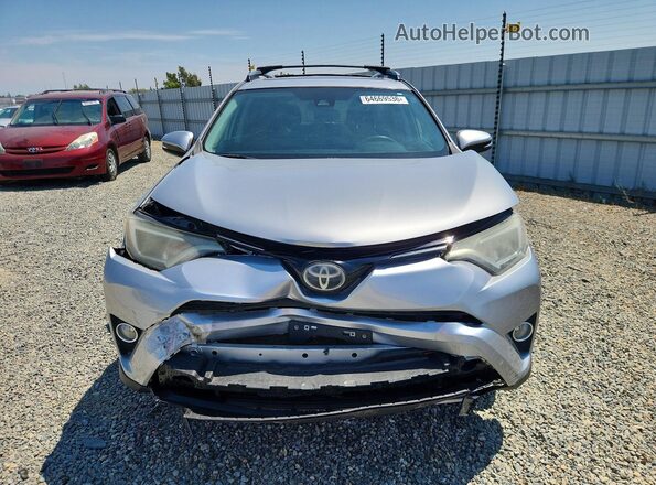 2T3WFREV2HW398174 2017 TOYOTA RAV4 Silver Widok z przodu