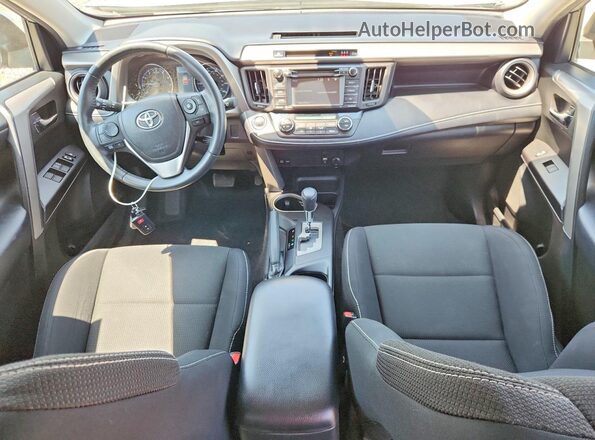 2T3WFREV2HW398174 2017 TOYOTA RAV4 Silver Widok deski rozdzielczej