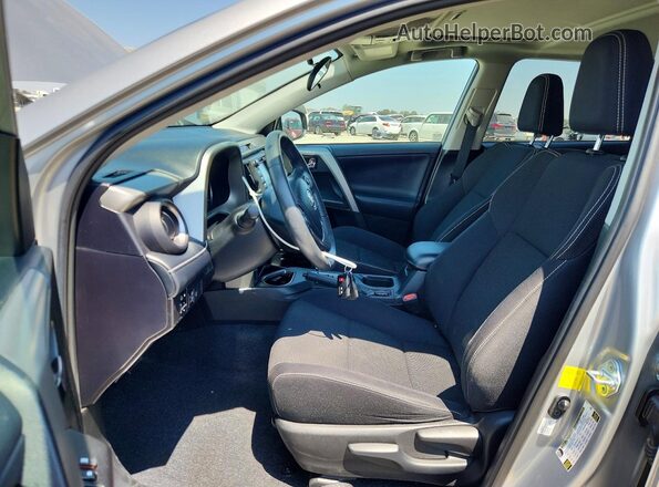 2T3WFREV2HW398174 2017 TOYOTA RAV4 Silver Widok wnętrza z przodu