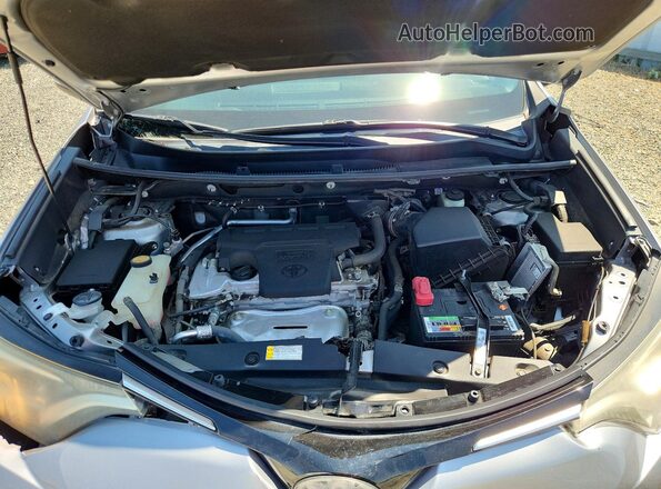 2T3WFREV2HW398174 2017 TOYOTA RAV4 Silver Widok komory silnika