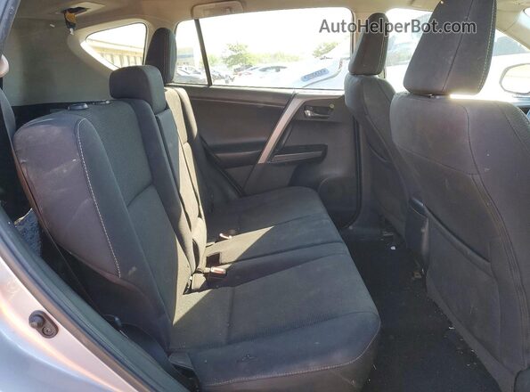 2T3WFREV6JW459967 2018 TOYOTA RAV4 Silver Вид задньої частини салону