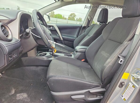 2T3WFREV7HW374159 2017 TOYOTA RAV4 Silver Вид салону спереду