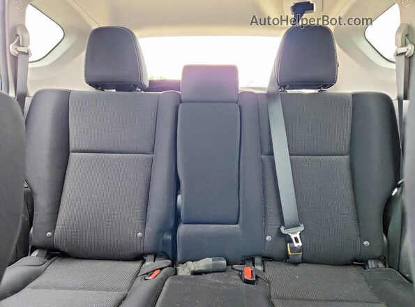 2T3WFREV7HW374159 2017 TOYOTA RAV4 Silver Вид задніх сидінь