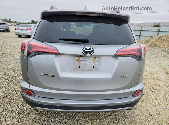 2T3WFREV7HW374159 2017 TOYOTA RAV4 Silver Вид ззаду