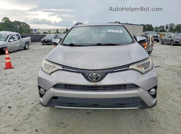 2T3WFREV7JW433216 2018 TOYOTA RAV4 Серебряный Вид спереди